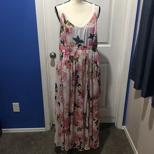 😍 Torrid maxi dress